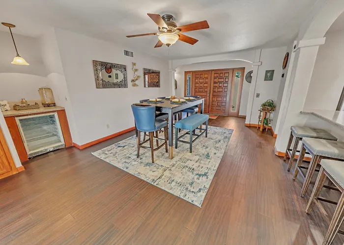 New! Huge Game Room, Hikeable, Red Rock View, Fireplace, Ping Pong, Yoga, Golf Course, Pickle Ball! Casa vacanze Sedona