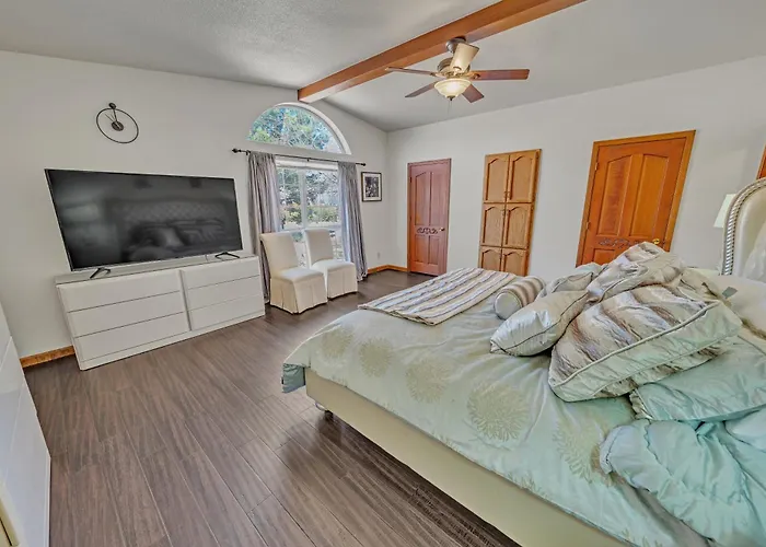 New! Huge Game Room, Hikeable, Red Rock View, Fireplace, Ping Pong, Yoga, Golf Course, Pickle Ball! Casa vacanze Sedona