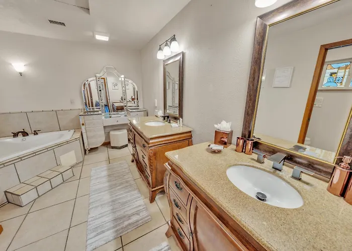 Casa vacanze New! Huge Game Room, Hikeable, Red Rock View, Fireplace, Ping Pong, Yoga, Golf Course, Pickle Ball! Sedona