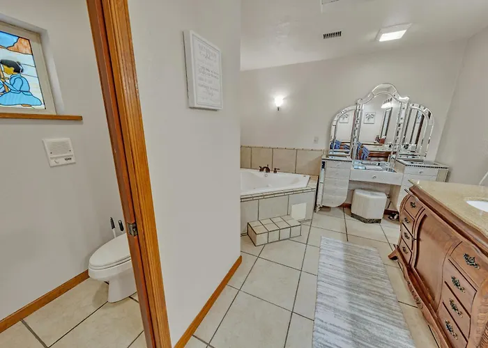 Casa vacanze New! Huge Game Room, Hikeable, Red Rock View, Fireplace, Ping Pong, Yoga, Golf Course, Pickle Ball! Sedona