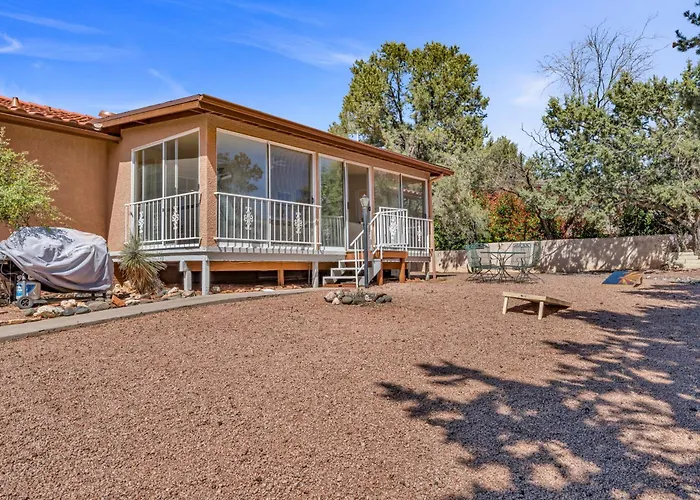 Casa vacanze New! Huge Game Room, Hikeable, Red Rock View, Fireplace, Ping Pong, Yoga, Golf Course, Pickle Ball!