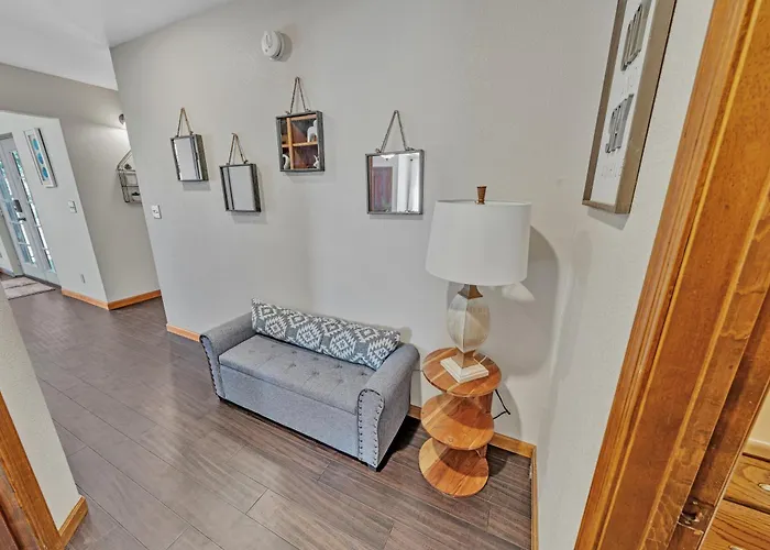 New! Huge Game Room, Hikeable, Red Rock View, Fireplace, Ping Pong, Yoga, Golf Course, Pickle Ball! Casa vacanze *