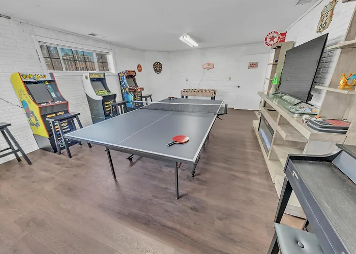 New! Huge Game Room, Hikeable, Red Rock View, Fireplace, Ping Pong, Yoga, Golf Course, Pickle Ball! Casa vacanze