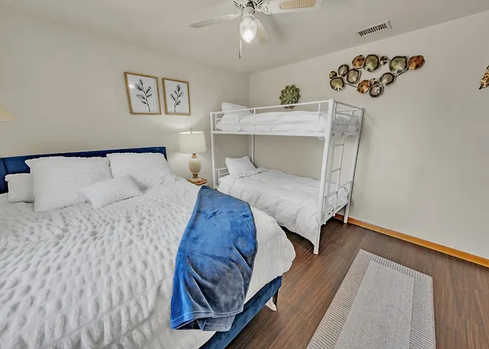 New! Huge Game Room, Hikeable, Red Rock View, Fireplace, Ping Pong, Yoga, Golf Course, Pickle Ball! Casa vacanze